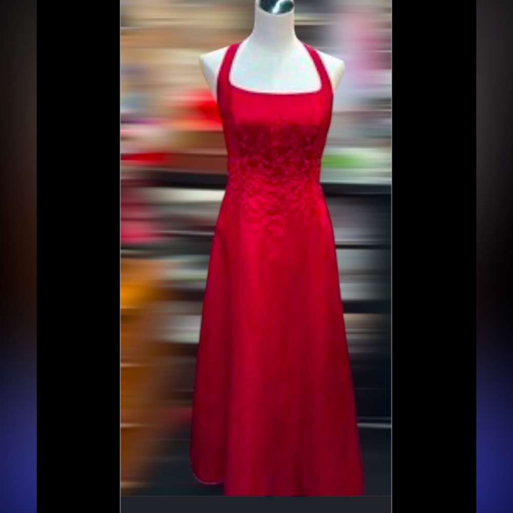 Ladies Sz 6 Long Maxi Dress red Gown, sequins surround the top area. Gorgeous - Picture 2 of 10